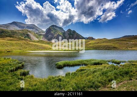 I laghi, gli altipiani e le foreste dell'Arsiyan, nel quartiere di Savsat di Artvin, offrono un'incredibile immagine naturale. Foto Stock