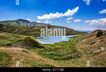 I laghi, gli altipiani e le foreste dell'Arsiyan, nel quartiere di Savsat di Artvin, offrono un'incredibile immagine naturale. Foto Stock