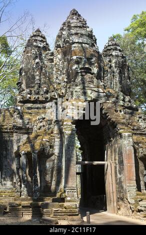 porta nord Angkor Thom, Siem Reap, Cambogia Foto Stock