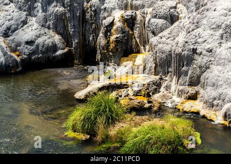 Piscina di fango bollente a Rotorua, Nuova Zelanda Foto Stock