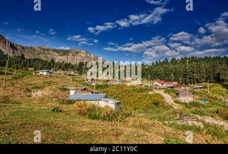 I laghi, gli altipiani e le foreste dell'Arsiyan, nel quartiere di Savsat di Artvin, offrono un'incredibile immagine naturale. Foto Stock