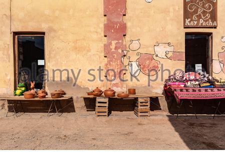 Apurmamarca, Jujuy / Argentina - Settembre 2019: Vendite di artigianato a Purmamarca Foto Stock