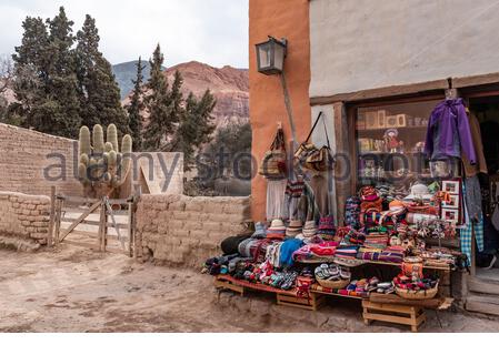 Apurmamarca, Jujuy / Argentina - Settembre 2019: Vendite di artigianato a Purmamarca Foto Stock