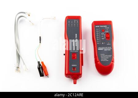 Wire Tracker, Line Finder Cable Tester per Network LAN Ethernet Cable Collation isolato su sfondo bianco. Cavo per telefono portatile portatile Foto Stock