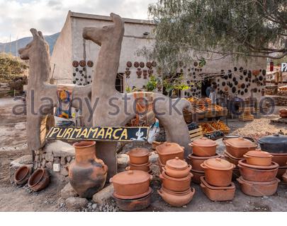 Argentina - Purmamarca, Jujuy - Settembre 2019: Vendite di artigianato a Purmamarca, Jujuy, Argentina Foto Stock