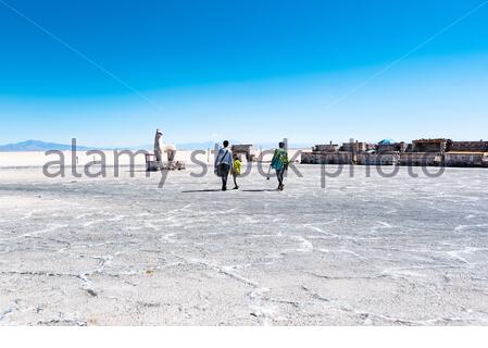 Argentina - Purmamarca, Jujuy - Settembre 2019: Turisti in visita Salinas Blancas a Jujuy, Argentina Foto Stock