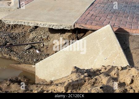 Flood larded sidwalk, Sanford, MI, USA, 11 giugno 2020, diga Breech and Flooling 20 maggio 2020, di James D Coppinger/Dembinsky Photo Assoc Foto Stock