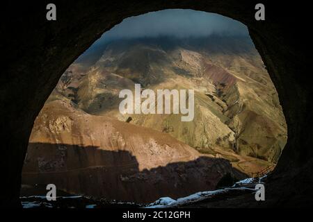 Vista delle bellissime montagne di Alamut Foto Stock
