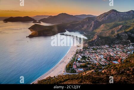 Tramonto sul mare a Oludeniz Foto Stock