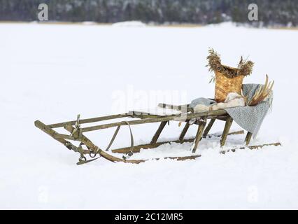 Vecchia slitta di cane in tundra Foto Stock