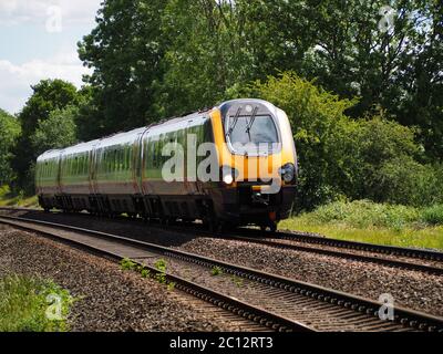 Cross-scountry by Arriva Class 220 Voyager passa Claydon in Oxfordshire sulla strada da Manchester a Bournmouth Foto Stock