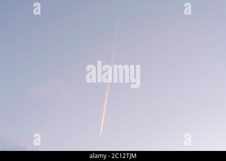 Contrasta con un aereo che sorvola il quartiere di South Jordan City Foto Stock