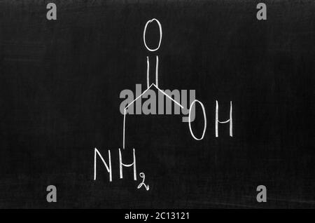 La glicina è un composto organico con la formula NH2CH2COOH. Avente un sostituente idrogeno come sua catena laterale, la glicina è il Foto Stock