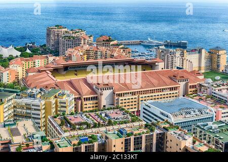 Vista aerea dello stadio Louis II. Si trova nel quartiere Fontvieille di Monaco, Costa Azzurra, Costa Azzurra Foto Stock