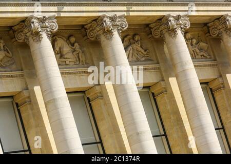 Parigi, Francia - 14 luglio 2014: Piccolo Palais colomn closeup - il Petit Palais (piccolo palazzo) è un museo a Parigi, Francia. Foto Stock