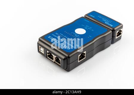 Tester per cavi. Tester per cavi USB LAN di rete LAN modulare LAN USB rete RJ45 Cat5 RJ11 isolata su sfondo bianco. Foto Stock