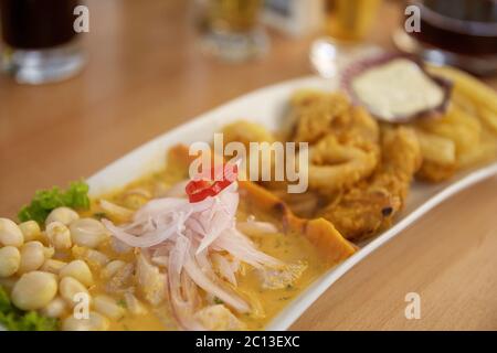 Tipico e tradizionale peruviana Pesce piatto ceviche Foto Stock