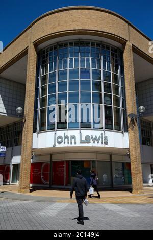 Londra, Regno Unito. 13 giugno 2020 John Lewis, Kingston upon Thames, Londra, mentre i negozi si preparano per l'apertura lunedì 15 giugno 2020 Andrew Fosker / Alamy Live News Foto Stock