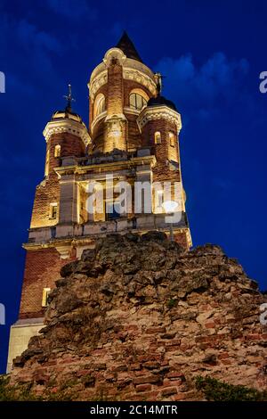 Vista serale della vecchia torre storica di Gardos nel comune di Zemun di Belgrado, Serbia Foto Stock