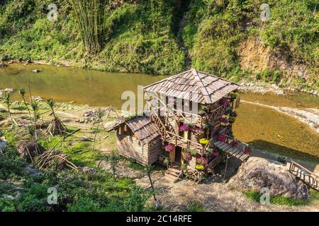 Mulino ad acqua nel villaggio Cat Cat vicino Sapa, Lao Cai, Vietnam in una giornata estiva Foto Stock