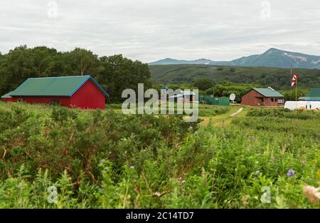 Sorgente del fiume Ozernaya Kurile sul lago. A sud la Kamchatka Nature Park. Foto Stock