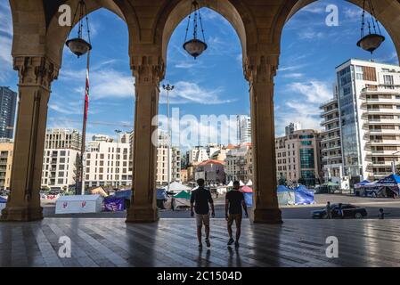 Colonne di Mohammad al-Amin Moschea musulmana sunnita chiamata anche Moschea Blu, situata vicino a Piazza Martiri nel centro di Beirut, Libano Foto Stock