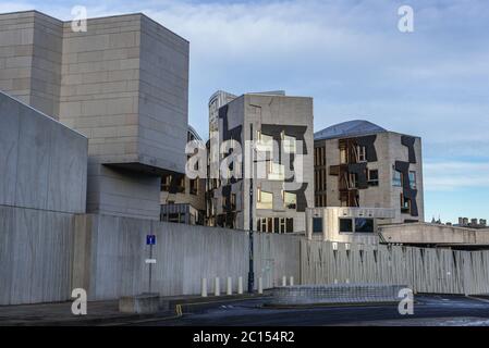 Esterno del Parlamento Scozzese nell'area di Holyrood, Edimburgo, capitale della Scozia, parte del Regno Unito Foto Stock