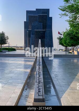 medio oriente 14 giugno 2020 abu dhabi, colonne pendenti del memoriale di guerra emirati arabi uniti Foto Stock
