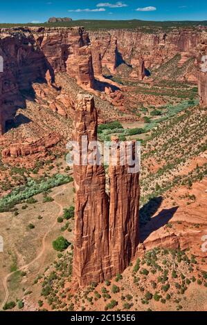 Spider Rock, Canyon de Chelly National Monument, Riserva indiana Navajo, Arizona, Stati Uniti Foto Stock