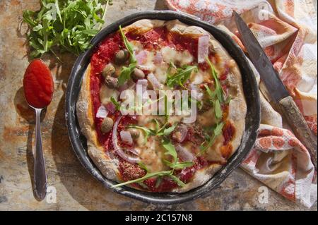 Pizza con farina di grano duro Foto Stock