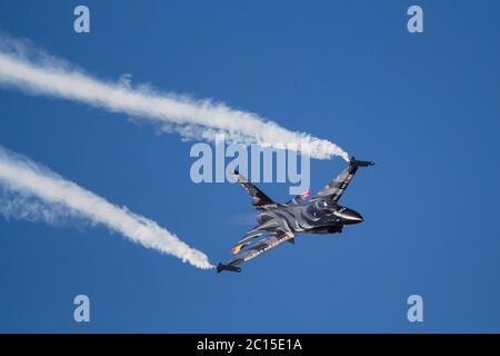 General Dynamics F-16AM dell'Aeronautica Belga visto durante la sua esposizione per la RIAT 2018 tenuta a RAF Fairford, Gloustersshire. REGNO UNITO. Preso il 15 luglio Foto Stock