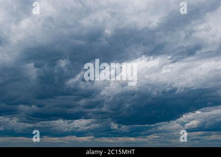 Le nubi della tempesta si radunano sulla Georgian Bay in Ontario, Canada Foto Stock