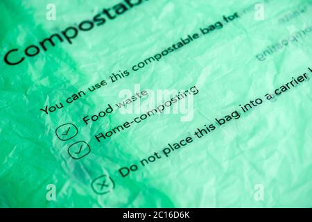 Sacchetto di trasporto componibile di Co-Op da utilizzare a casa per rifiuti alimentari e decomposizione domestica Foto Stock