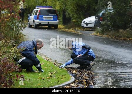 Linköping, Svezia 20041019 il doppio omicidio a Linköping è avvenuto il 19 ottobre 2004. Un uomo solista, armato di coltello, ha ucciso un ragazzo di otto anni e una donna di 56 anni a Åsgatan, nella parte centrale di Linköping. Foto Gippe Gustafsson Foto Stock