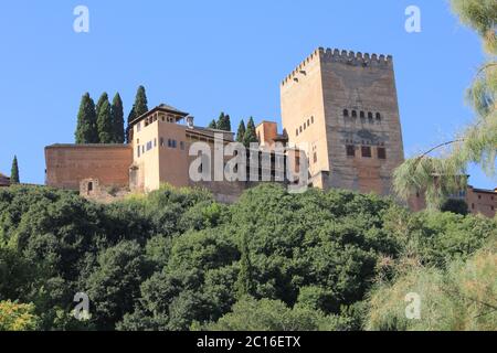 L'Alhambra un complesso di palazzi e fortezza situato a Granada Foto Stock