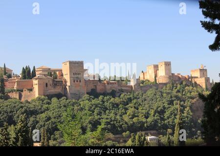 L'Alhambra un complesso di palazzi e fortezza situato a Granada Foto Stock