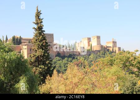 L'Alhambra un complesso di palazzi e fortezza situato a Granada Foto Stock