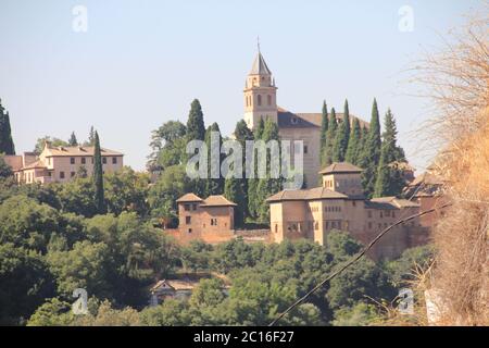 L'Alhambra un complesso di palazzi e fortezza situato a Granada Foto Stock