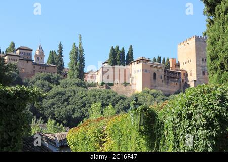 L'Alhambra un complesso di palazzi e fortezza situato a Granada Foto Stock