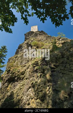 Panna Tower al Castello di Trosky nella zona di Český ráj in Liberecky kraj (Regione Liberec), Repubblica Ceca Foto Stock