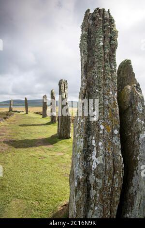 L'anello di Brodgar henge neolitica e il cerchio di pietra vicino a Stromness sulle isole di Orkney, Scozia. Foto Stock