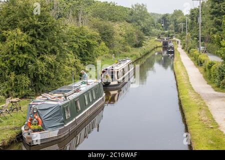 Il canale Trent e Mersey nello Staffordshire tra Stone e Meaford Foto Stock