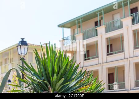 Moderno appartamento edifici esterni nella giornata di sole Foto Stock