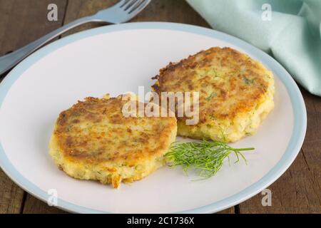 Torte di pesce con aneto Foto Stock