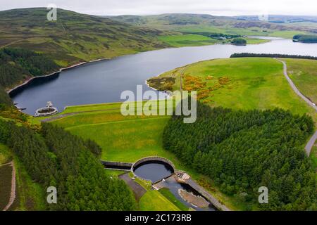 Vista aerea del lago artificiale Whitewadder nella zona est di Lothian. Scozia, Regno Unito. Foto Stock