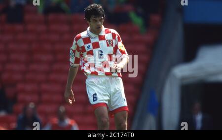 Grossbritannien. 29 Apr 2020. Calcio, primo: Campionato europeo di calcio 23.06.1996 Campionato europeo di calcio 1996 quarti di finale, fase di knockout, archivio foto, archivio foto Germania - Croazia 2: 1 Slaven Bilic, mezza cifra | utilizzo nel mondo Credit: dpa/Alamy Live News Foto Stock