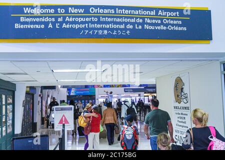 New Orleans Louisiana, Louis Armstrong New Orleans International Airport, MSY, terminal, cartello, benvenuto, multilingue, spagnolo, inglese, francese, giapponese, passeng Foto Stock