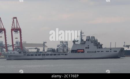 RFA Tiderace a Liverpool prima di partire per avviare le prove in mare Credit Ian Fairfrate/Alamy Stock Foto Foto Stock