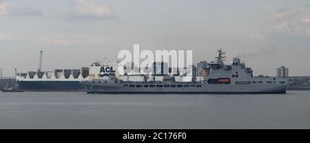 RFA Tiderace a Liverpool prima di partire per avviare le prove in mare Credit Ian Fairfrate/Alamy Stock Foto Foto Stock