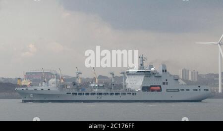 RFA Tiderace a Liverpool prima di partire per avviare le prove in mare Credit Ian Fairfrate/Alamy Stock Foto Foto Stock